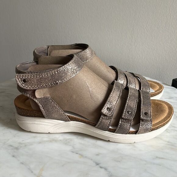 Clarks April Dove Sandals in Platinum, 6.5, New in Box, Velcro ankle strap - Picture 4 of 6